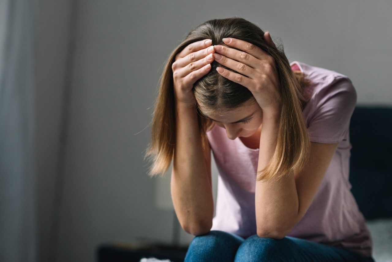 mulheres sentem mais dor de cabeça — Mulheres sentem mais dor de cabeça? Entenda as causas e como cuidar